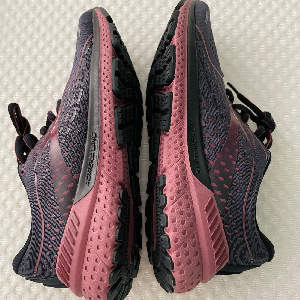 Brooks Adrenaline GTS athletic shoes